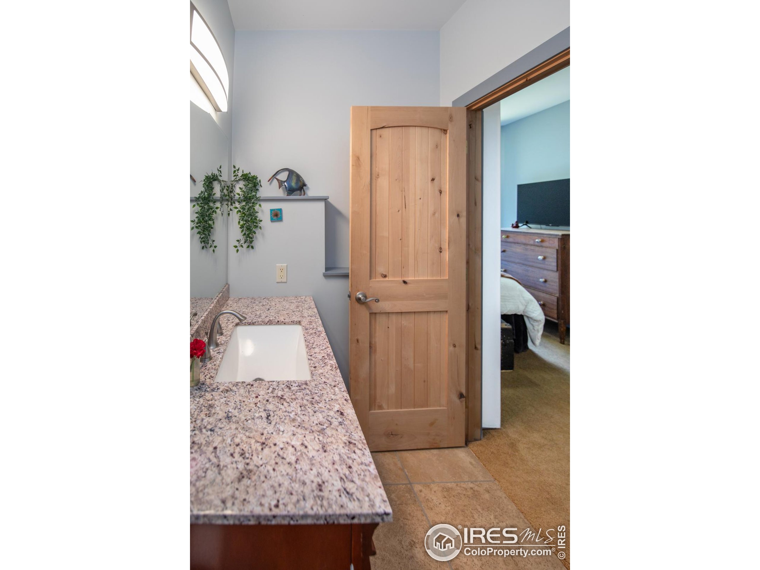 3727 Gamble Gulch Road Black Hawk, CO 80422 - Photo 28 of 30 a view of living room with a baby crib