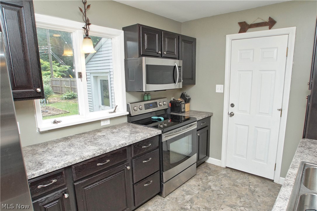 8113 Midland Road Mentor, OH 44060 - Photo 5 of 31