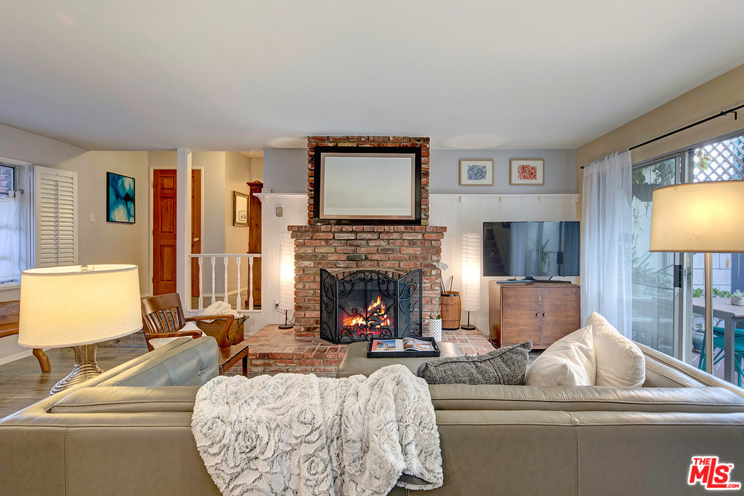 8227 Redlands Street, Unit 7 Playa del Rey, CA 90293 - Photo 2 of 26 Gallery Image 2