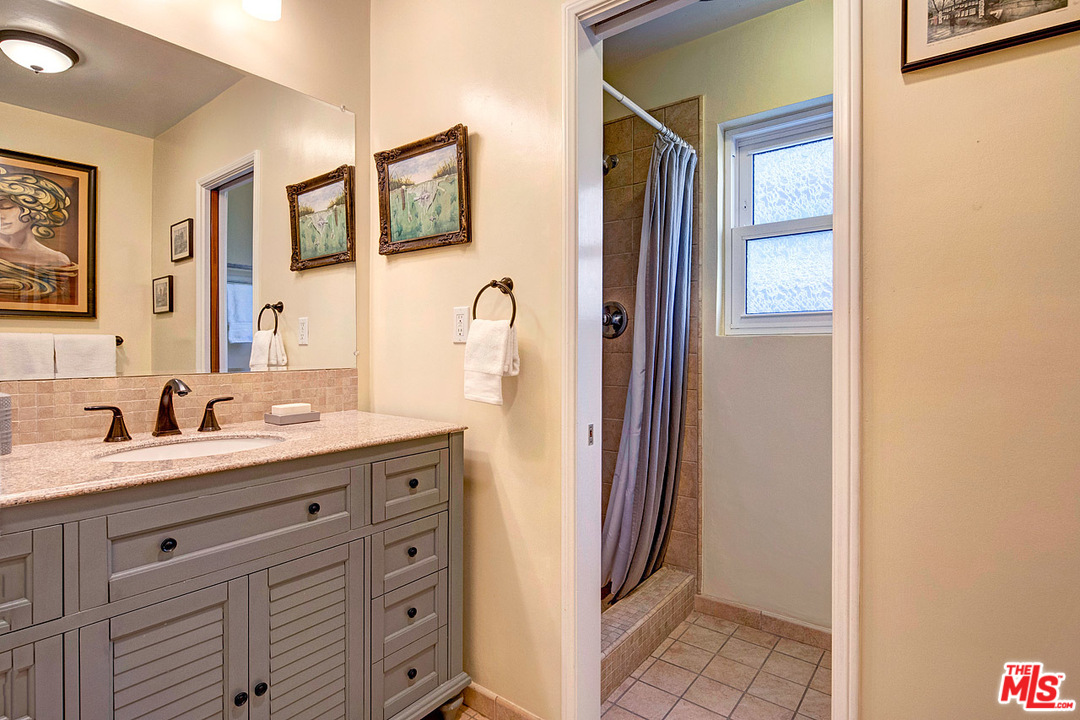 8227 Redlands Street, Unit 7 Playa del Rey, CA 90293 - Photo 15 of 26 Gallery Image 15