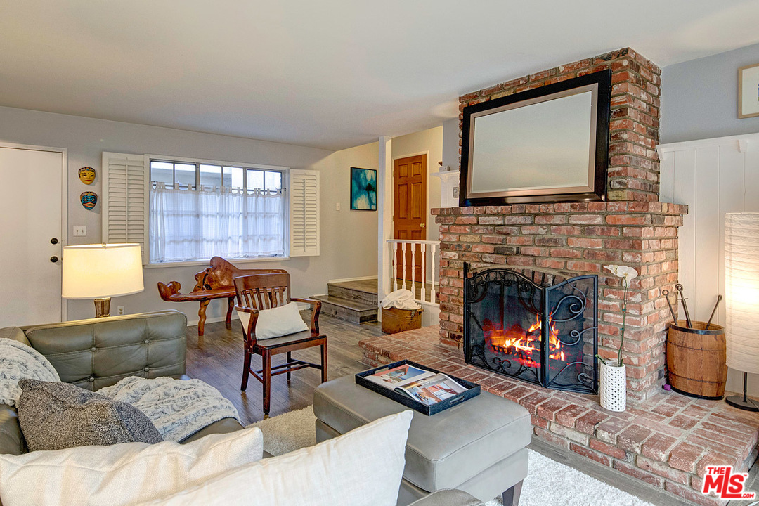 8227 Redlands Street, Unit 7 Playa del Rey, CA 90293 - Photo 3 of 26 Gallery Image 3