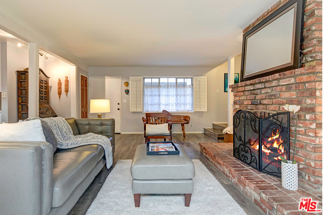 8227 Redlands Street, Unit 7 Playa del Rey, CA 90293 - Photo 5 of 26 Gallery Image 5
