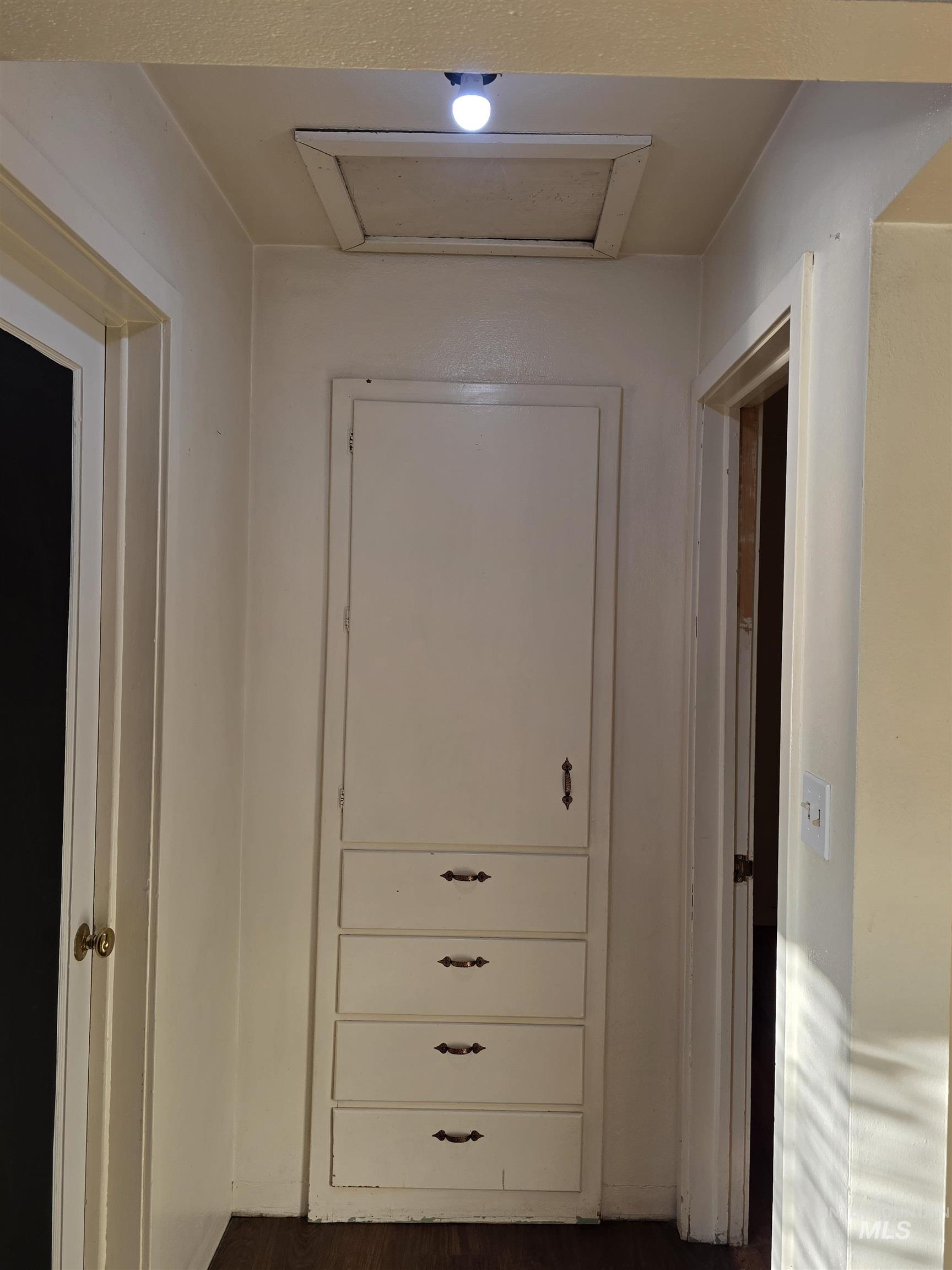 503 Oak Street Kamiah, ID 83536 - Photo 12 of 36 Hall with cooling unit