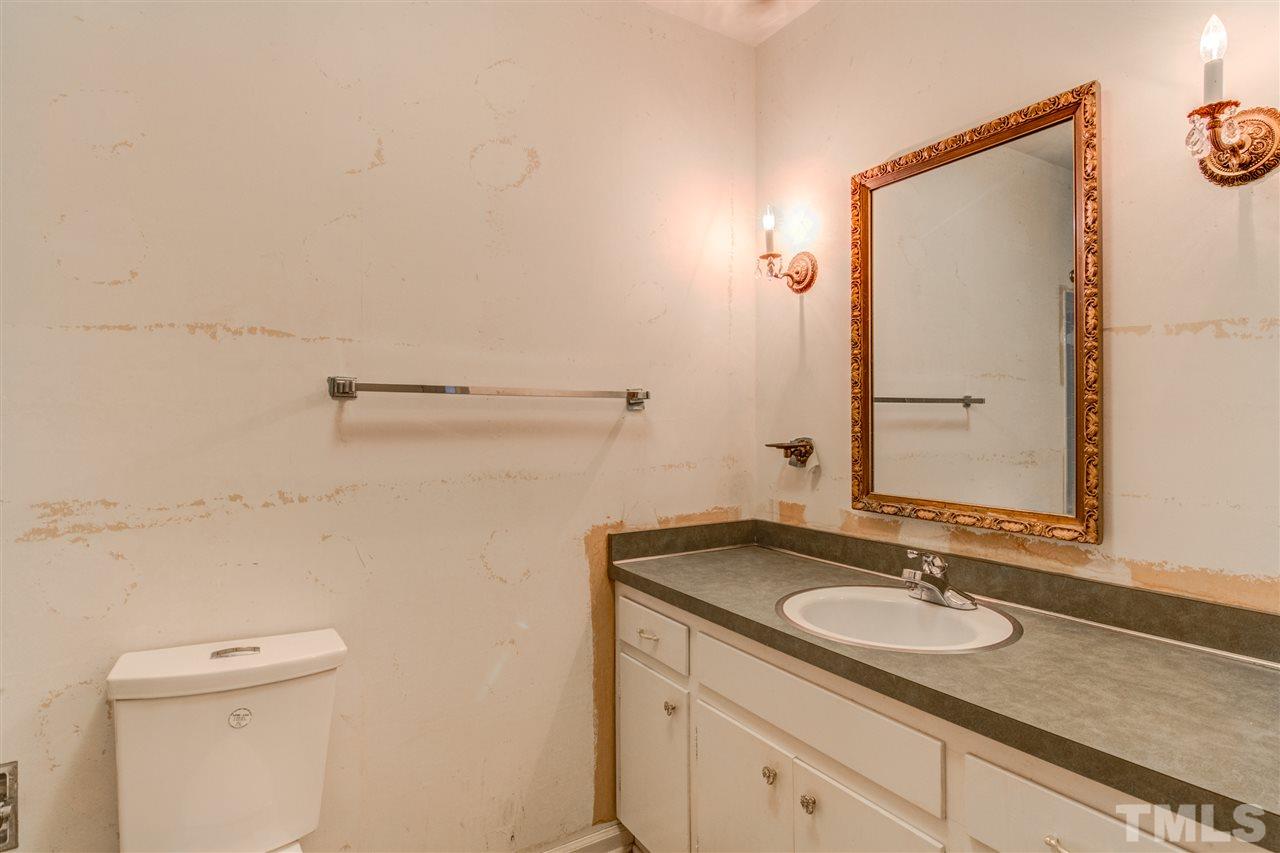 402 Southwest Maynard Road Cary, NC 27511 - Photo 22 of 25 Gallery Image 22