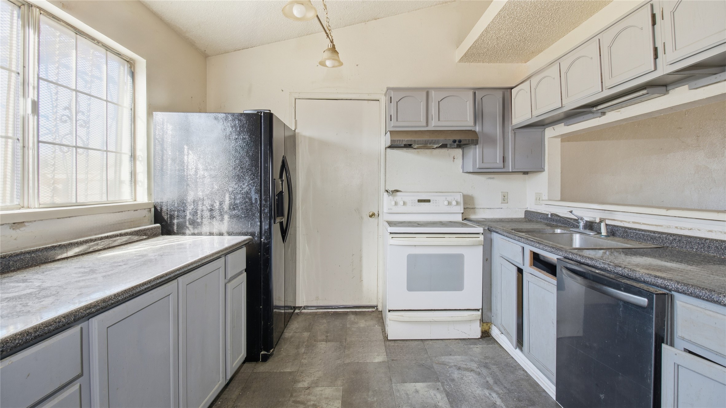 815 Apache Drive Dallas, TX 75217 - Photo 6 of 6 a kitchen with a sink stove and refrigerator