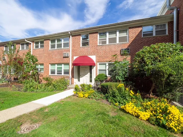 $2,100 | 11 Bedford Avenue, Unit O3, Norwalk, CT 06850