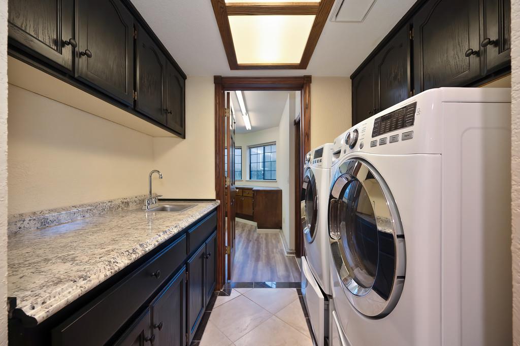 14965 Anillo Way Rancho Murieta, CA 95683 - Photo 39 of 59 a utility room with dryer and washer