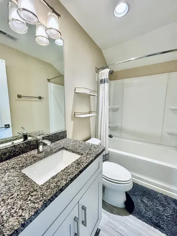 $1,400 | 909 A Halcyon Avenue, Unit STUDIO, Nashville, TN 37204