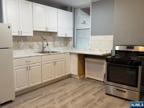 $2,400 | 22 Prospect Street, Unit 3, Midland Park, NJ 07432