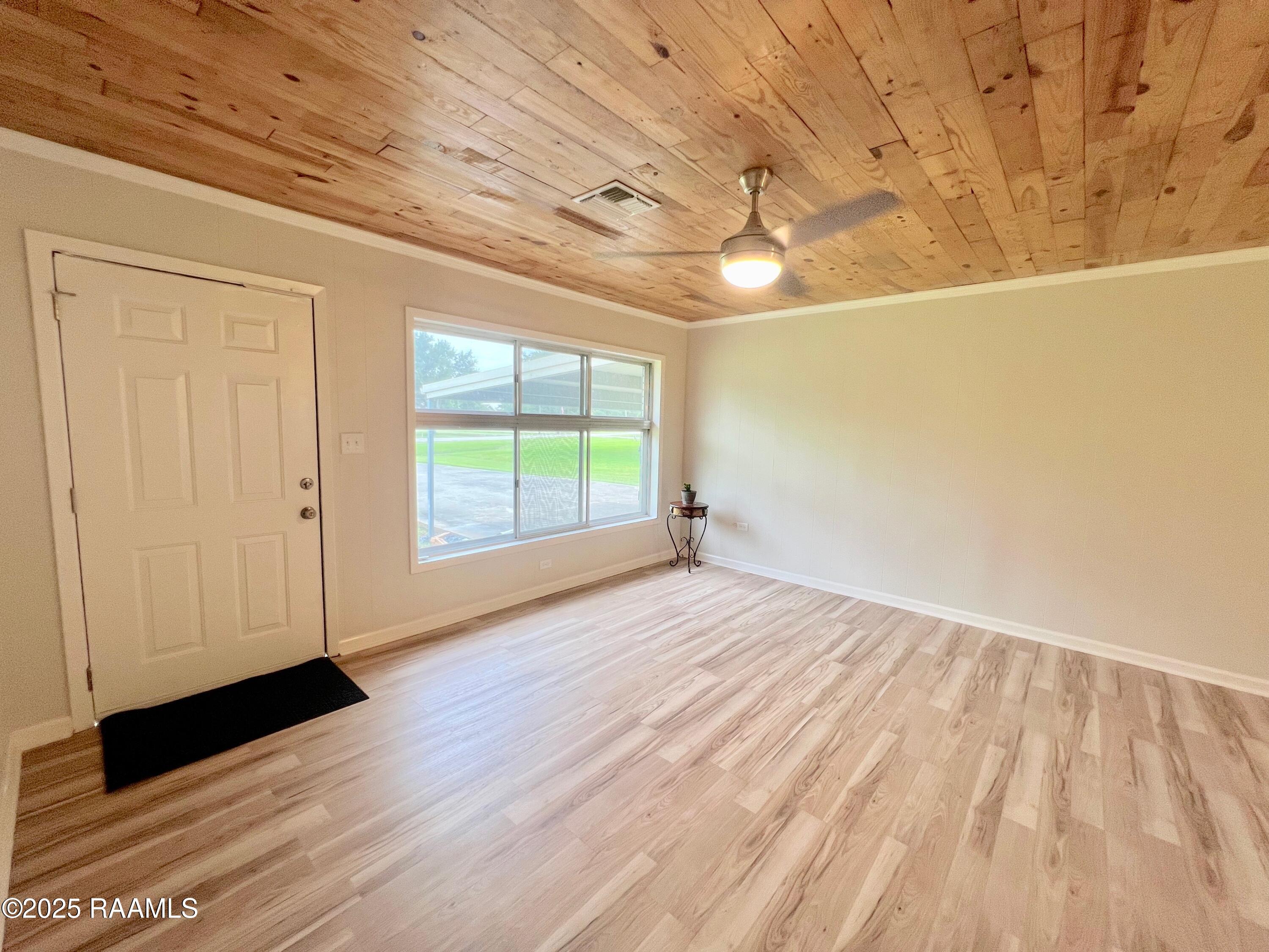 5501 Northside Road New Iberia, LA 70563 - Photo 18 of 49 living room