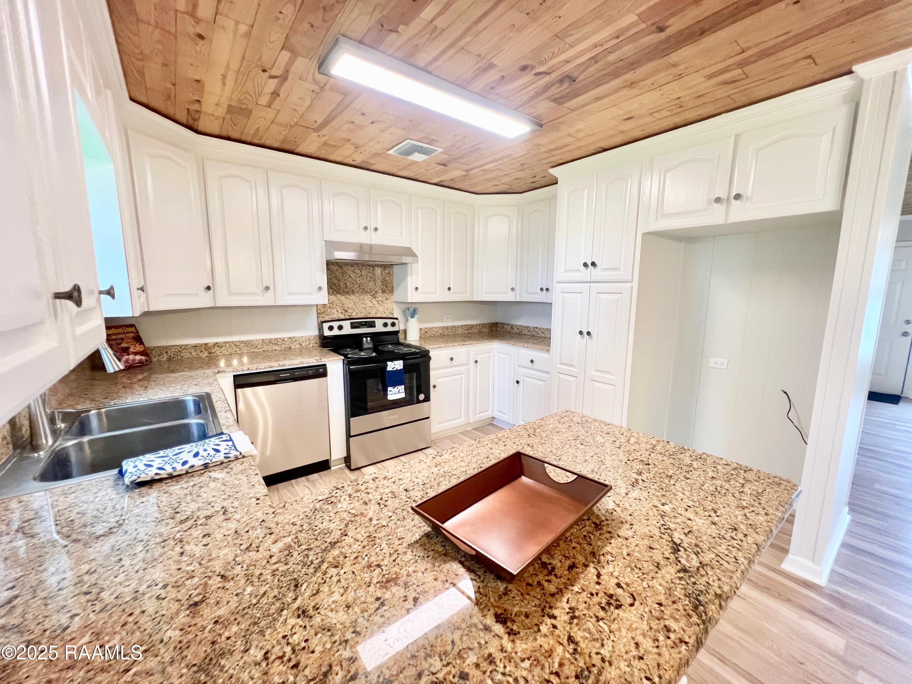 5501 Northside Road New Iberia, LA 70563 - Photo 30 of 49 kitchen