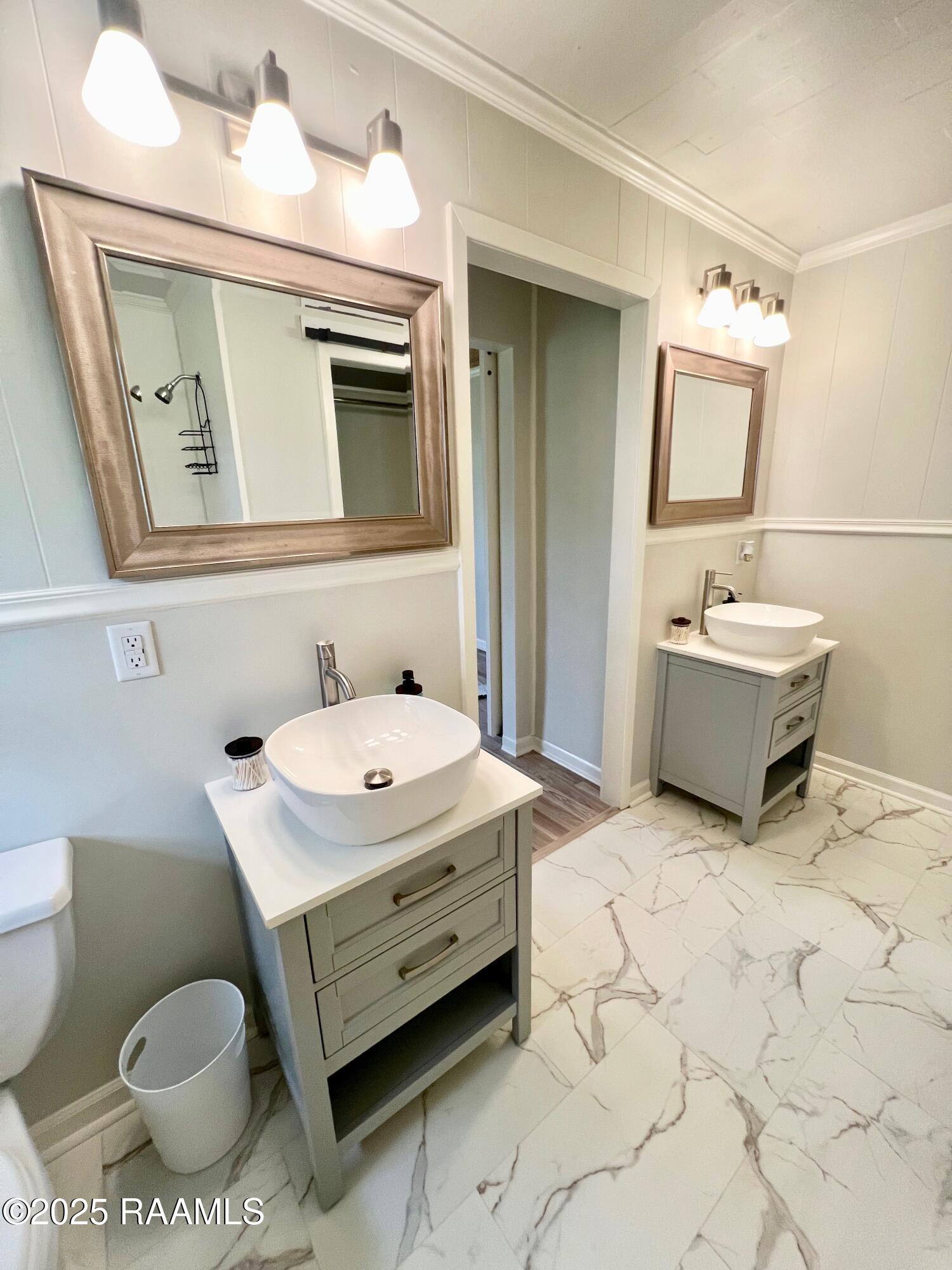 5501 Northside Road New Iberia, LA 70563 - Photo 34 of 49 primary bathroom