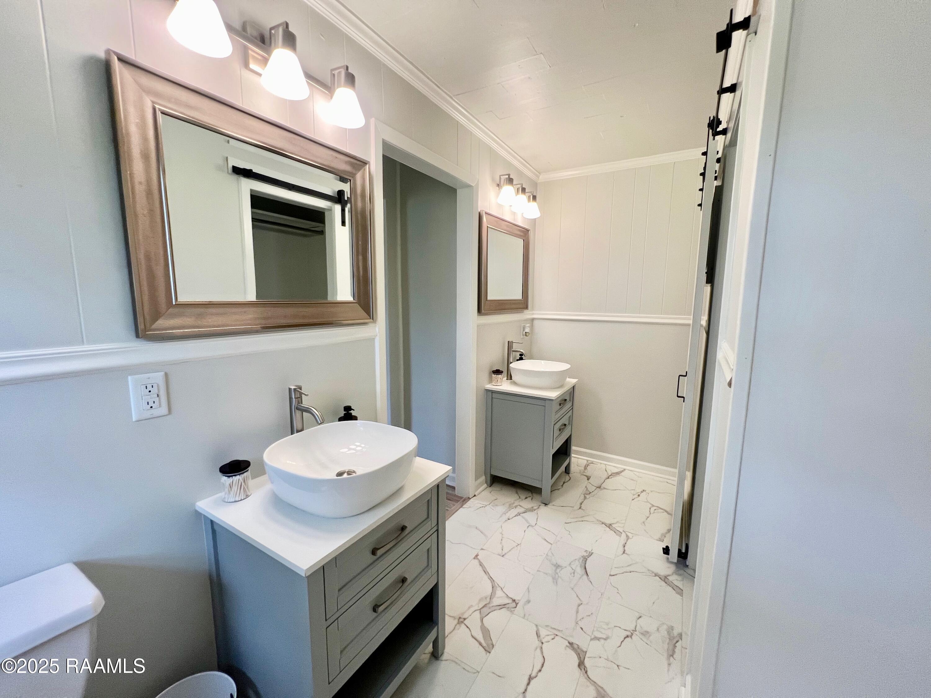 5501 Northside Road New Iberia, LA 70563 - Photo 35 of 49 primary bathroom