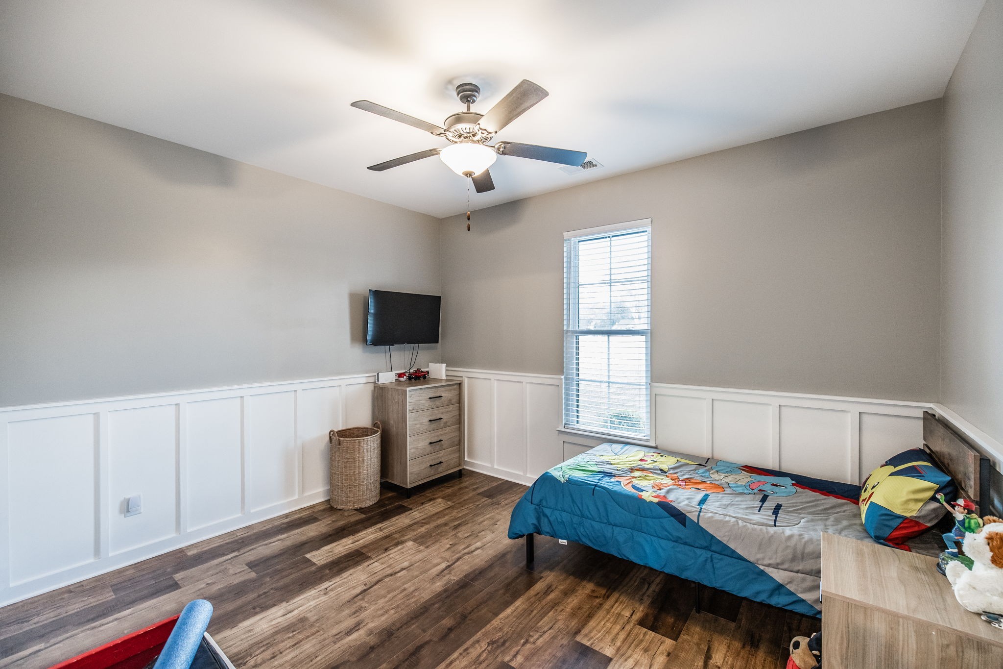 721 New Deal Potts Road Cottontown, TN 37048 - Photo 39 of 73 a bedroom with furniture and a window