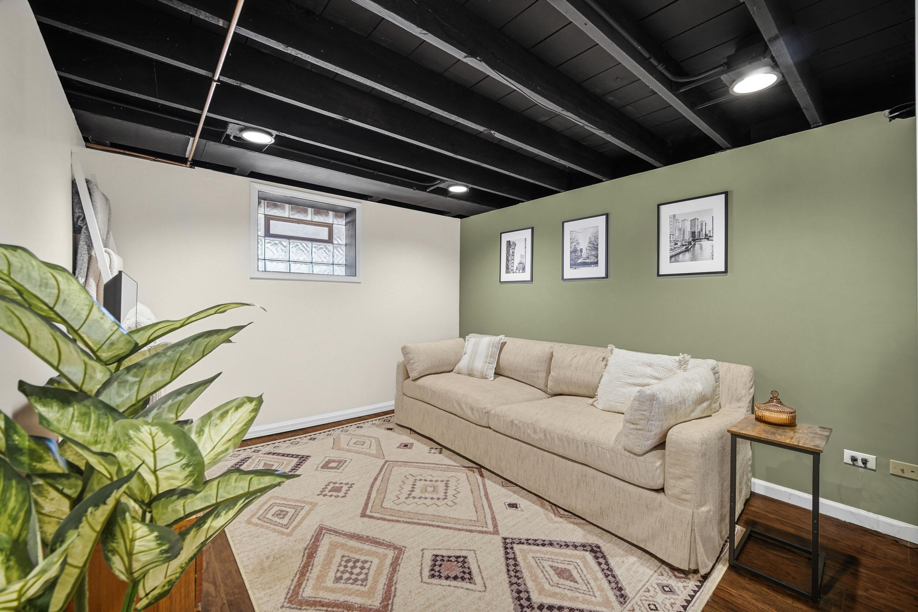 1346 Stanton Avenue Whiting, IN 46394 - Photo 16 of 19 a living room with furniture