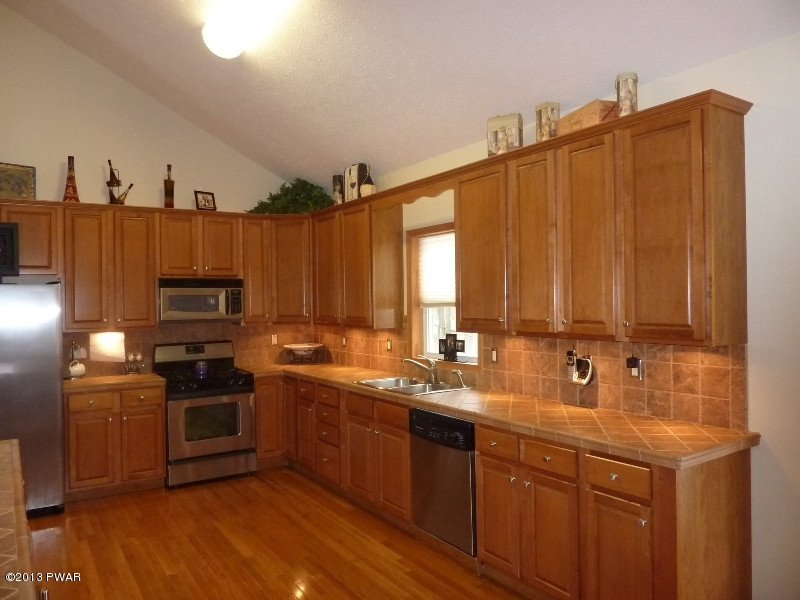 201 Maple Ridge Drive Hawley, PA 18428 - Photo 4 of 52