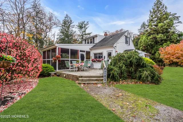 a view of a house with backyard and sitting area
