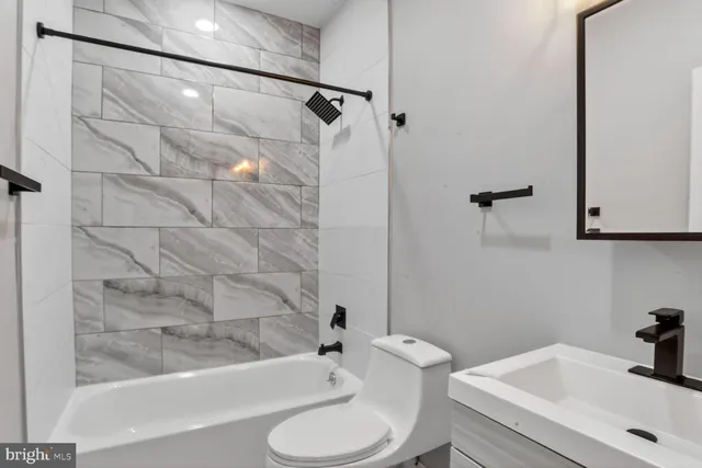 $2,100 | 1106 South Carey Street, Baltimore, MD 21223