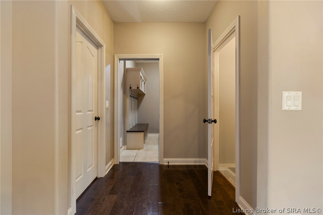 4063 Viewcrest Loop Floyds Knobs, IN 47119 - Photo 16 of 40 Gallery Image 16