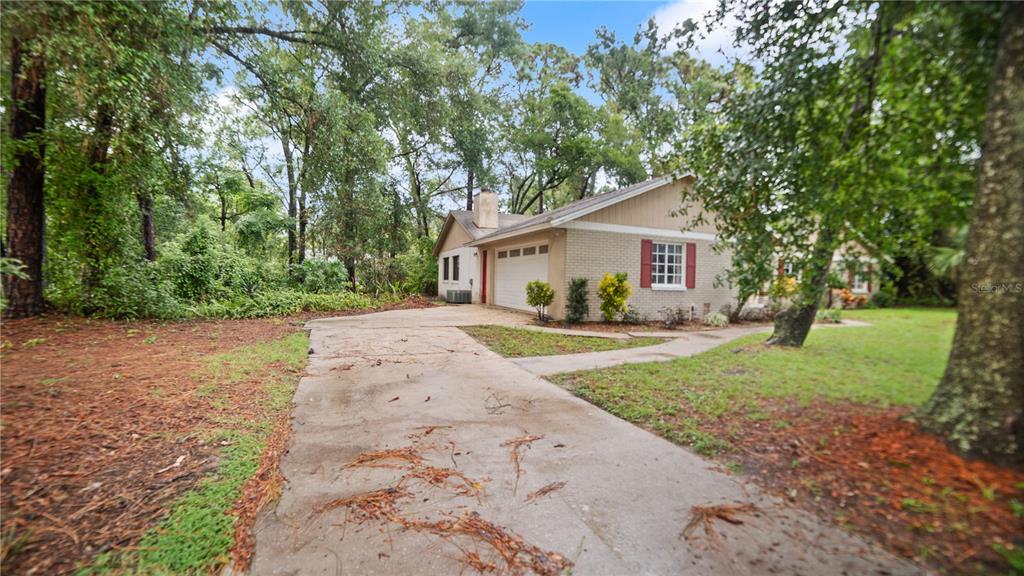 135 East Citrus Street Altamonte Springs, FL 32701 - Photo 28 of 33 a front view of a house with a yard and green space
