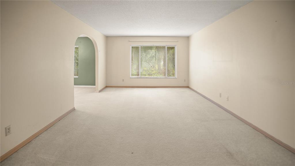 135 East Citrus Street Altamonte Springs, FL 32701 - Photo 4 of 33 an empty room with windows and closet