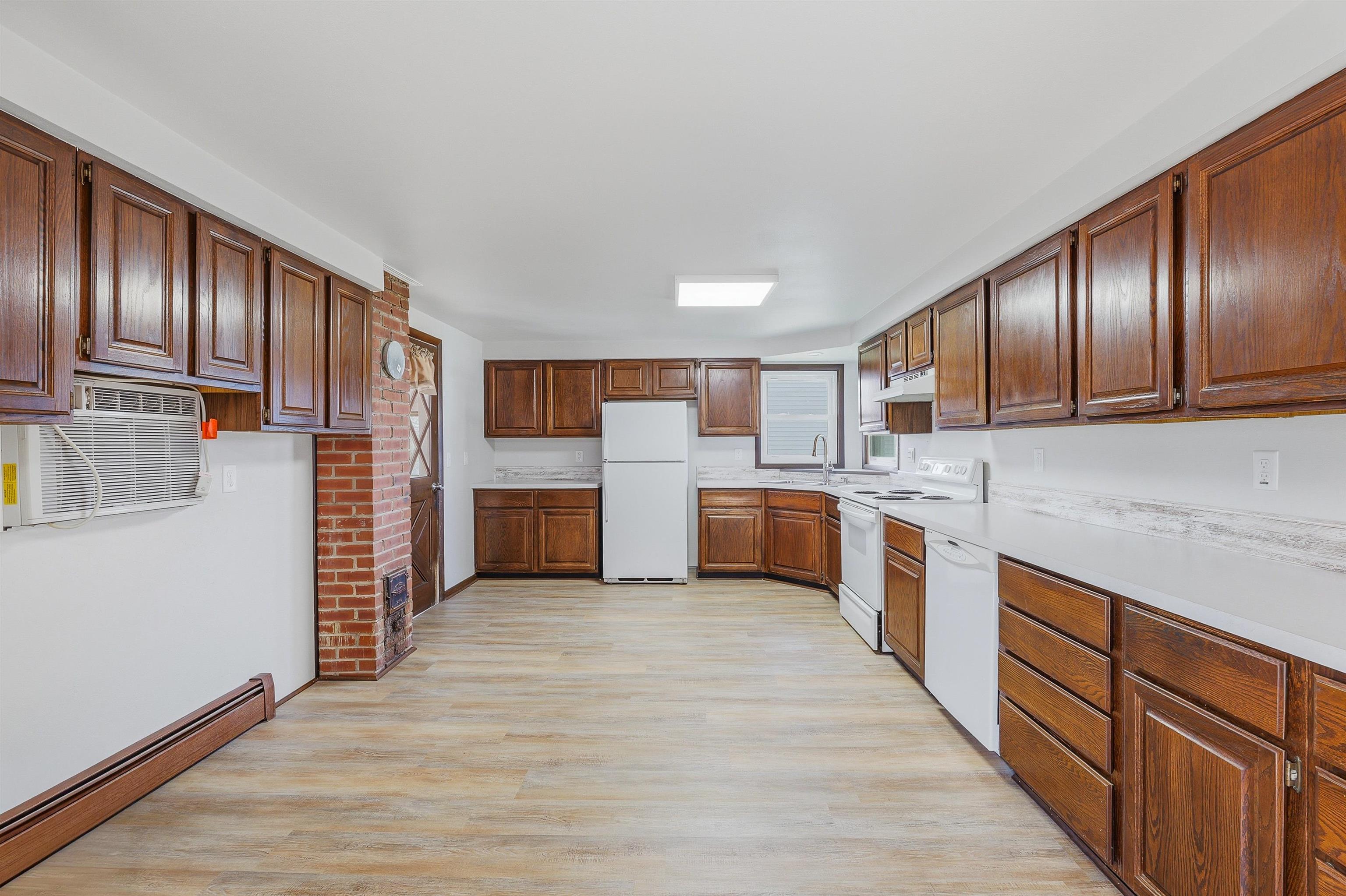 370 North Main Street Juneau, WI 53039 - Photo 5 of 26