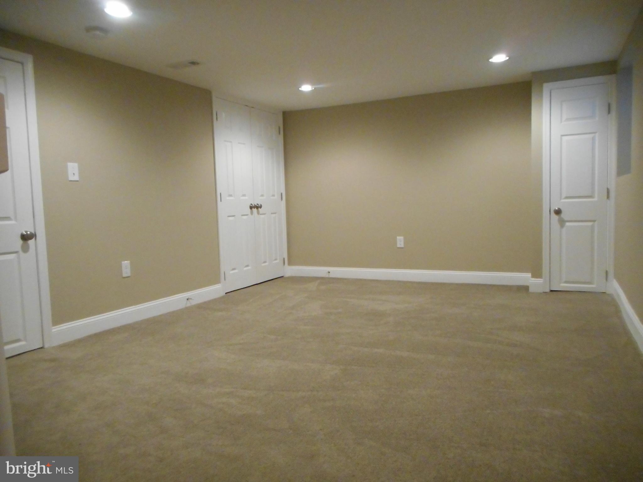 3906 Edgewood Road Baltimore, MD 21215 - Photo 19 of 29 Large Family Room