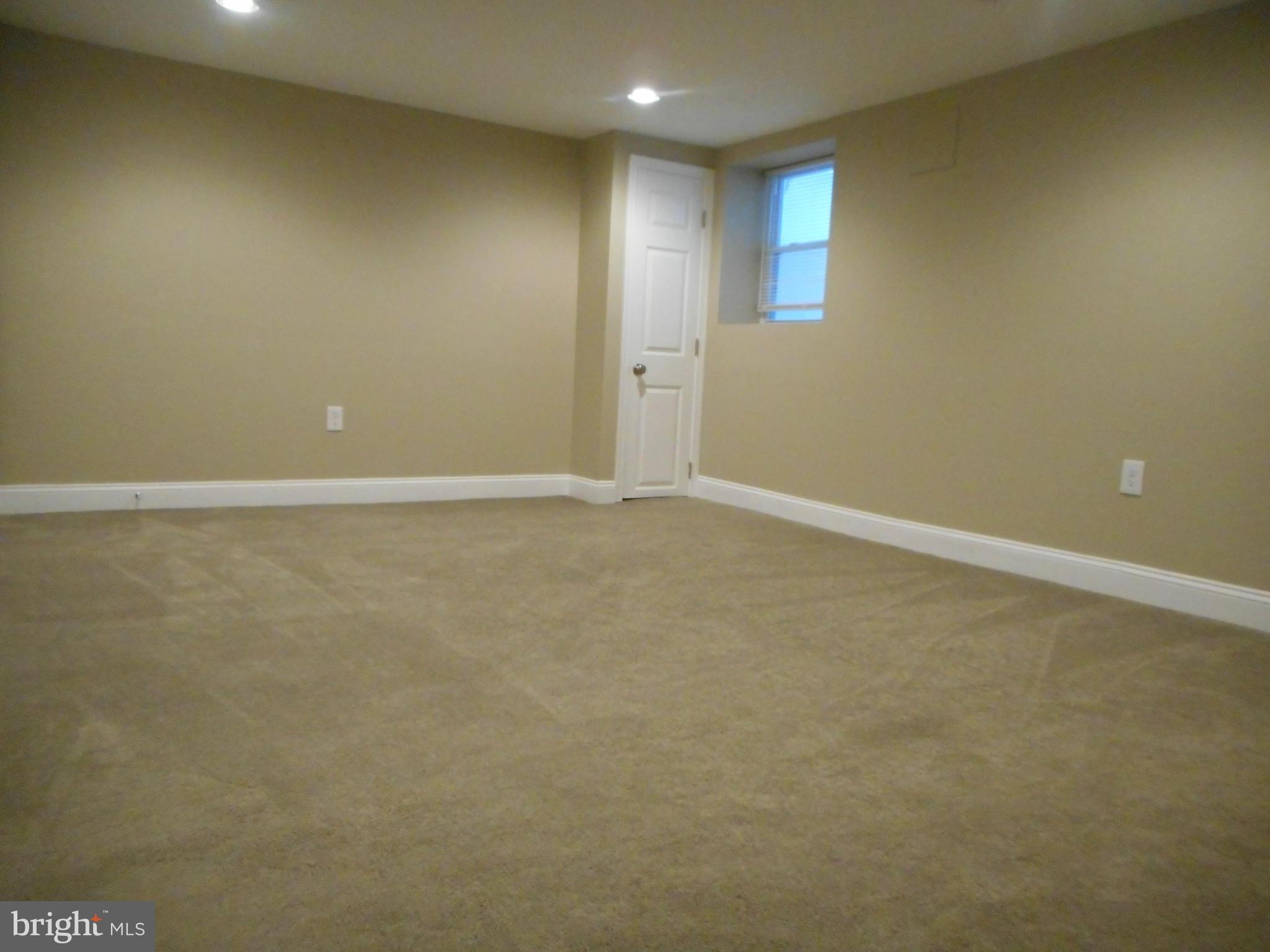 3906 Edgewood Road Baltimore, MD 21215 - Photo 20 of 29 Large Family Room