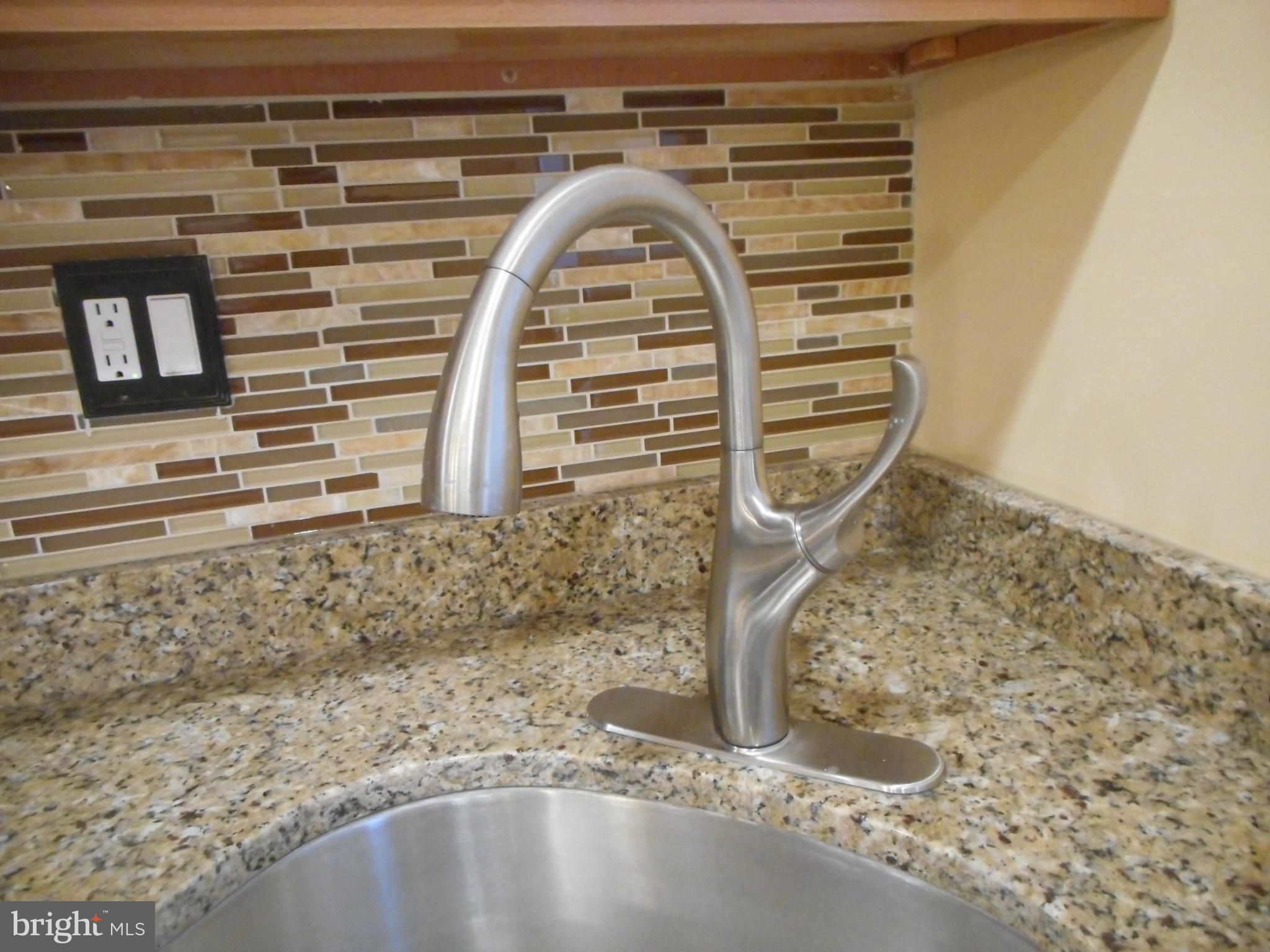 3906 Edgewood Road Baltimore, MD 21215 - Photo 5 of 29 Designer Fixtures and Backsplash