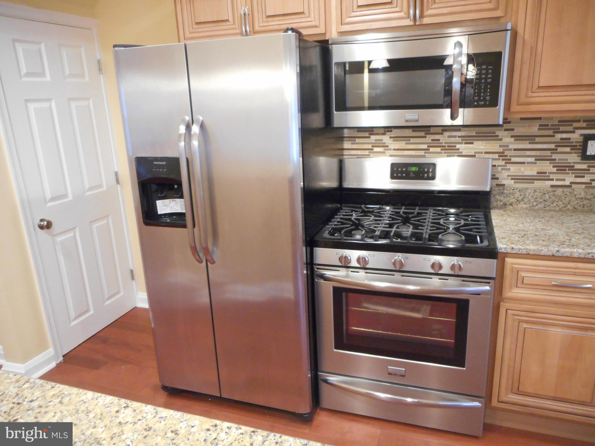 3906 Edgewood Road Baltimore, MD 21215 - Photo 6 of 29 All New Stainless Appliances