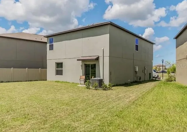 a view of an house with backyard of house