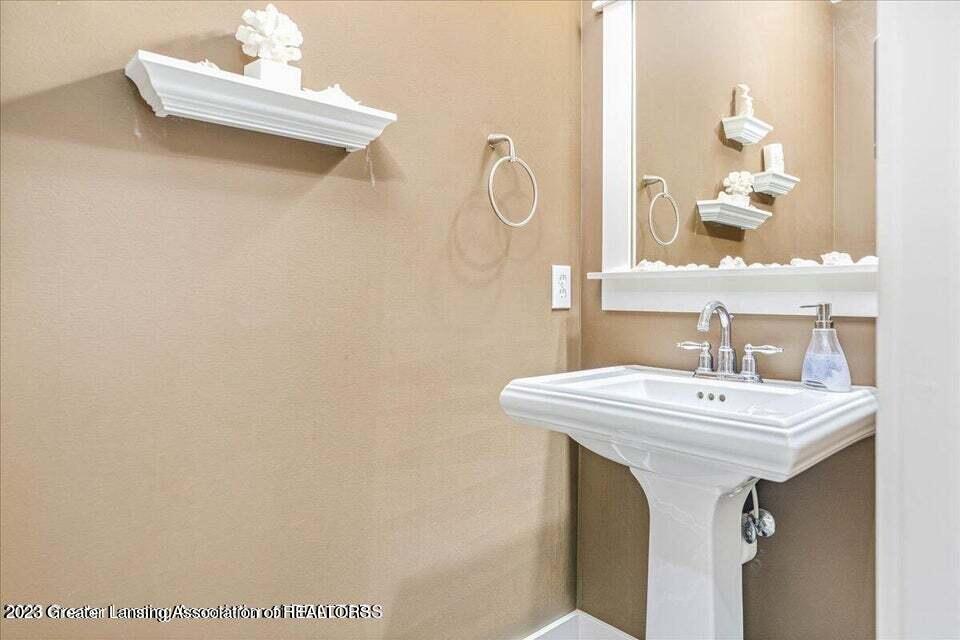 5937 Troyes Road East Lansing, MI 48823 - Photo 15 of 47 20230621145141423868000000-o
