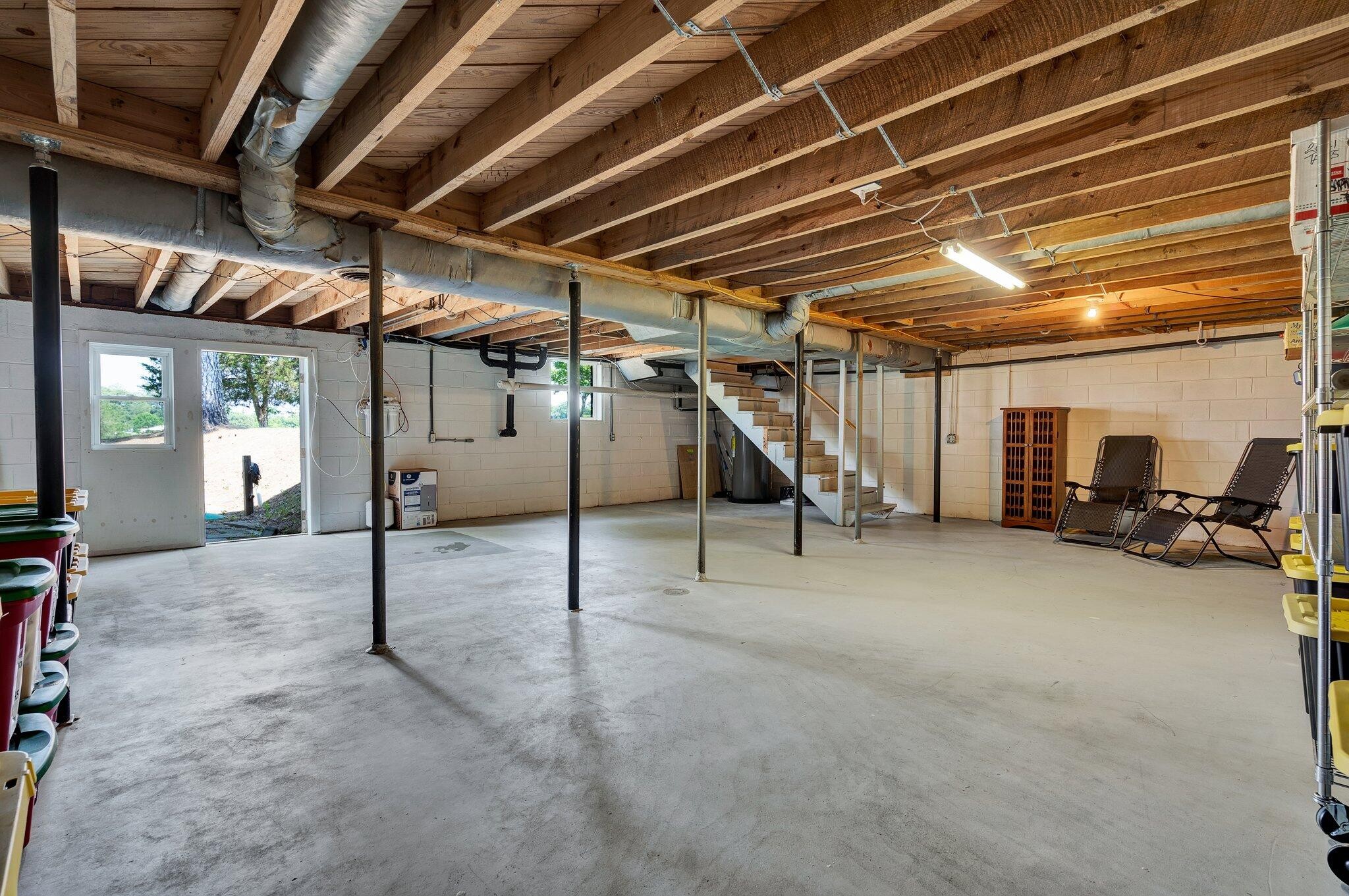 470 Armstrong Road Southeast Cleveland, TN 37323 - Photo 35 of 57 a view of a big room with air conditioner duct and materials on floor