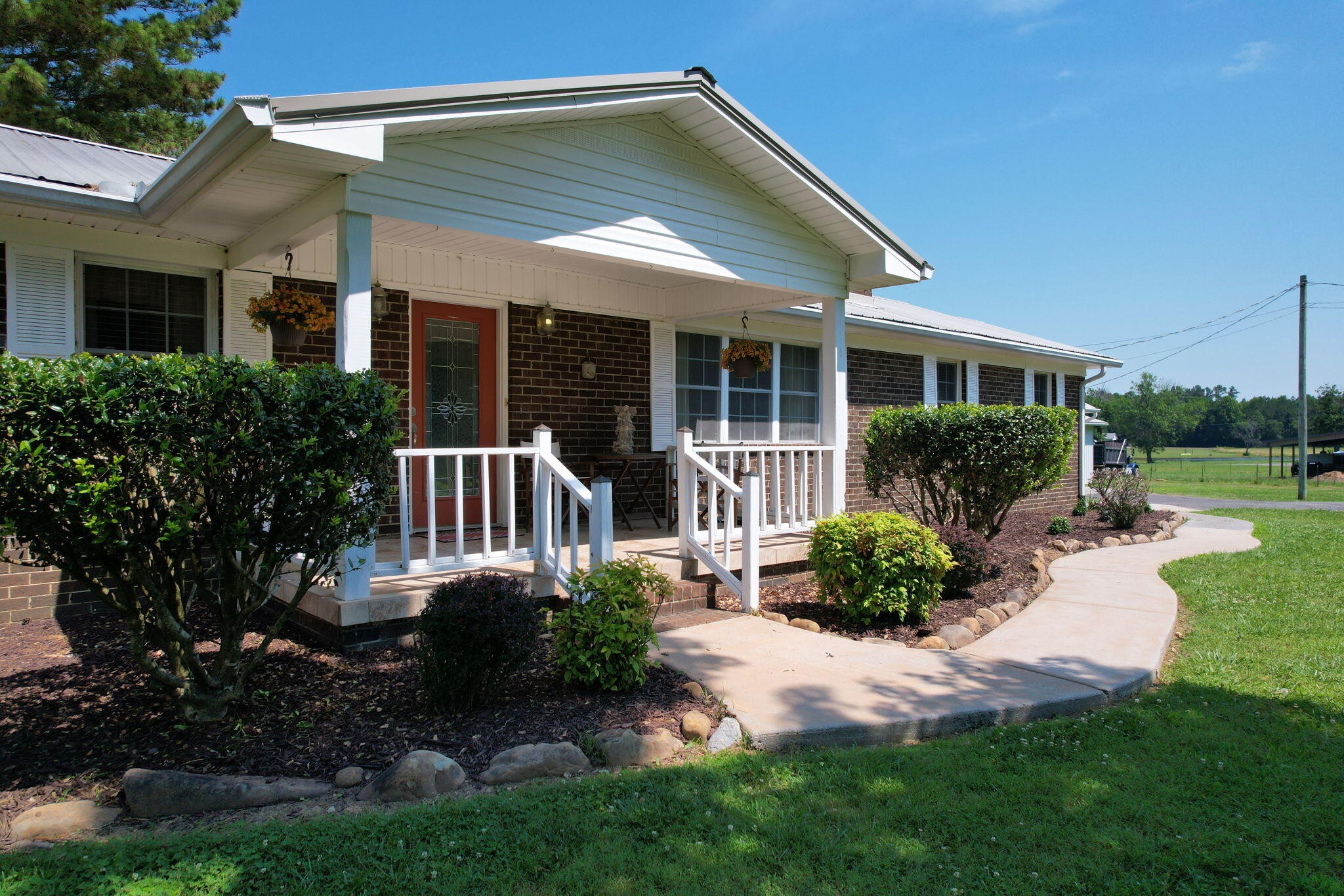470 Armstrong Road Southeast Cleveland, TN 37323 - Photo 7 of 57 a front view of a house with garden