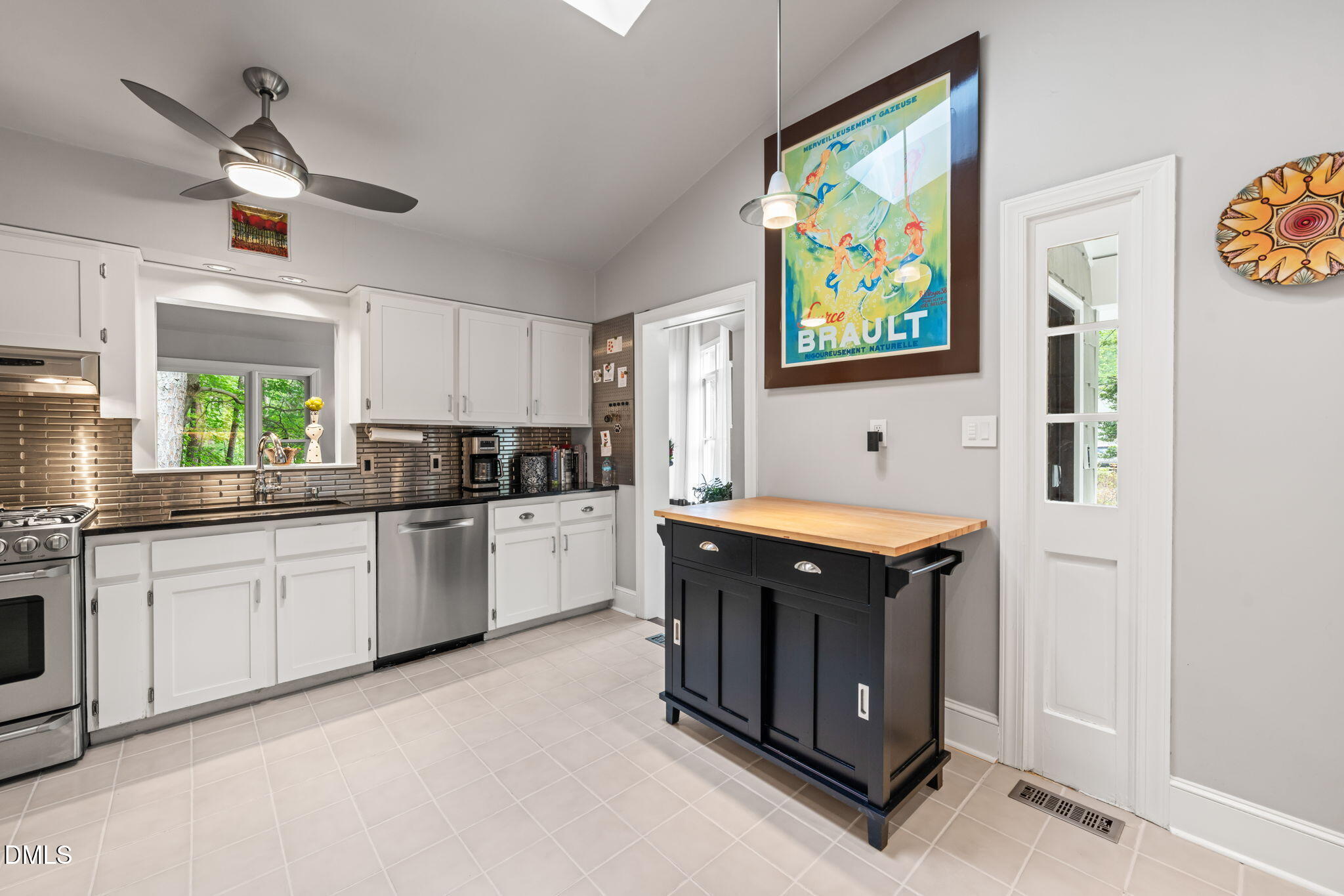 1401 Trinity Circle Raleigh, NC 27607 - Photo 23 of 73 Kitchen