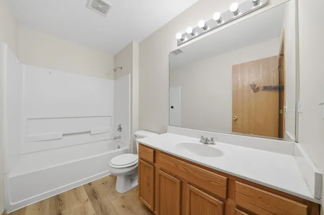 $235,000 | 417 Silverstone Drive, Unit 417, Carpentersville, IL 60110