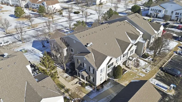 $235,000 | 417 Silverstone Drive, Unit 417, Carpentersville, IL 60110