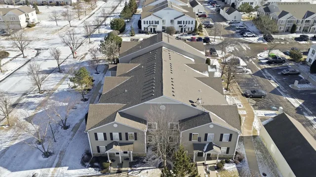 $235,000 | 417 Silverstone Drive, Unit 417, Carpentersville, IL 60110