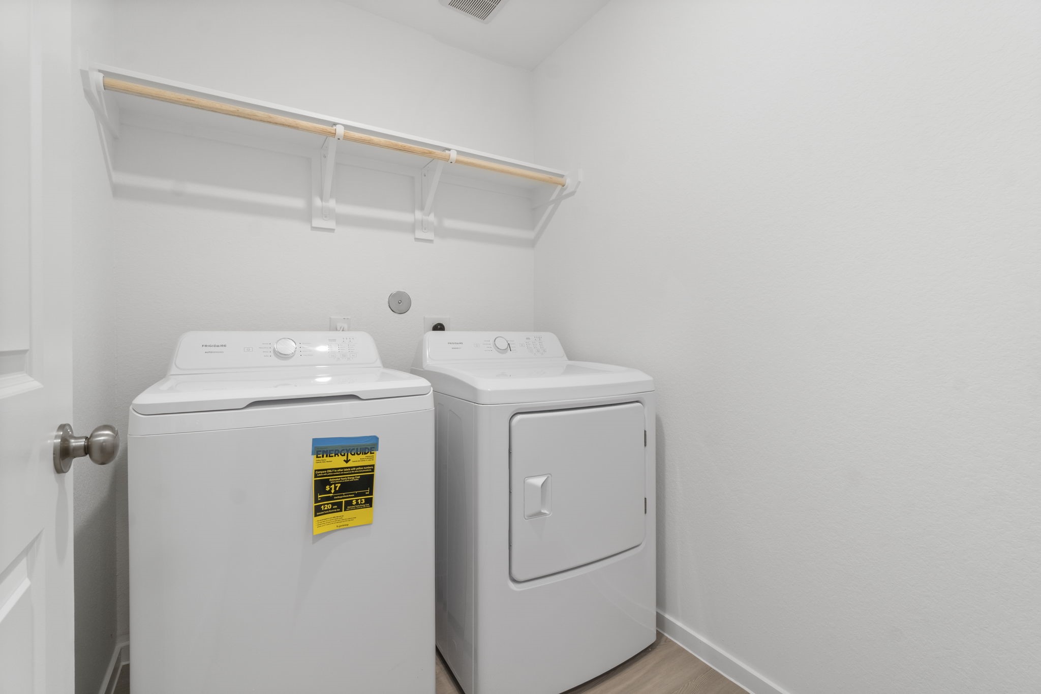 16031 Tallis Drive Conroe, TX 77303 - Photo 8 of 46 a utility room with dryer and washer