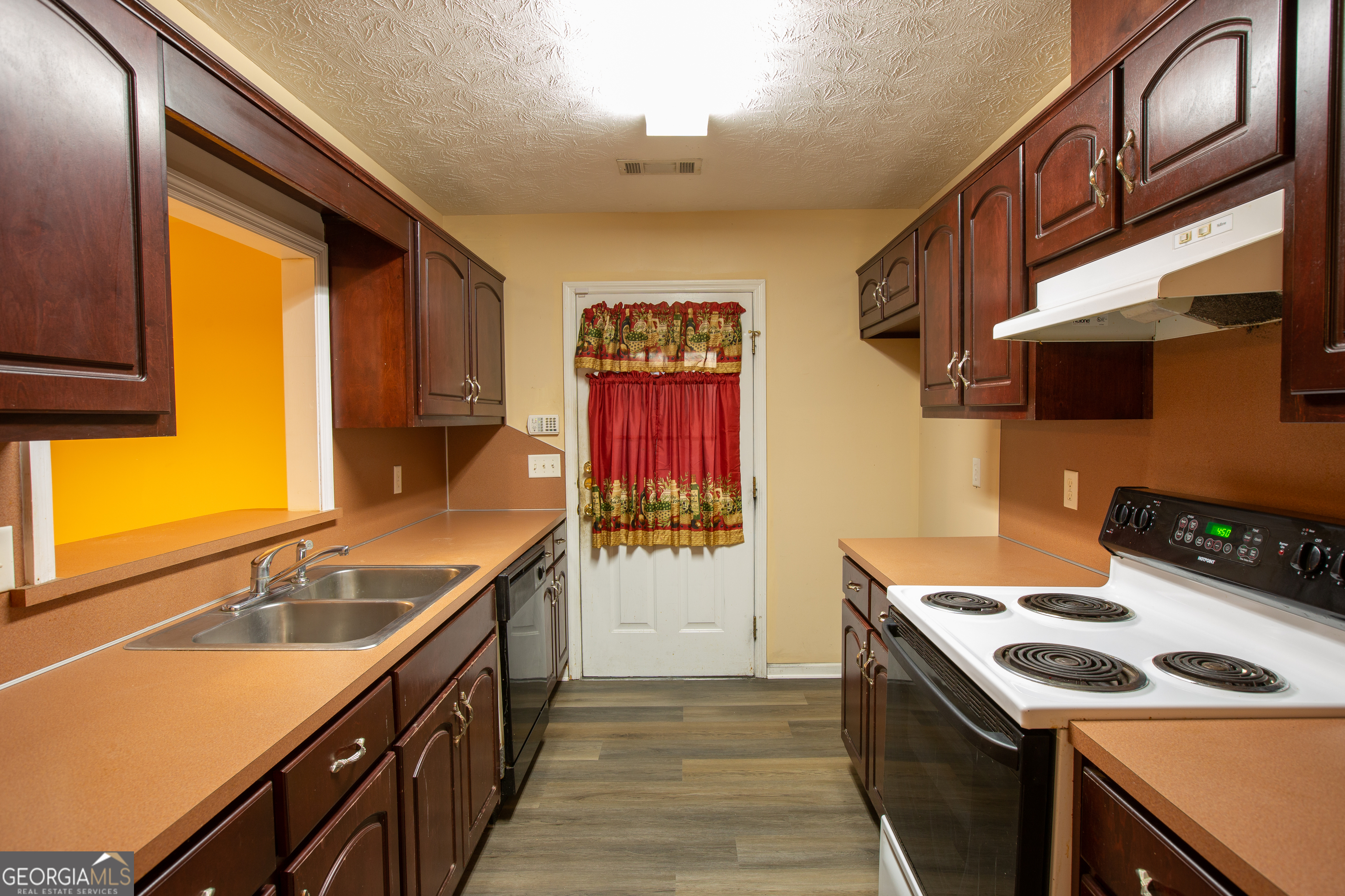 2801 8th Street Columbus, GA 31906 - Photo 9 of 20 a kitchen that has a sink and a stove