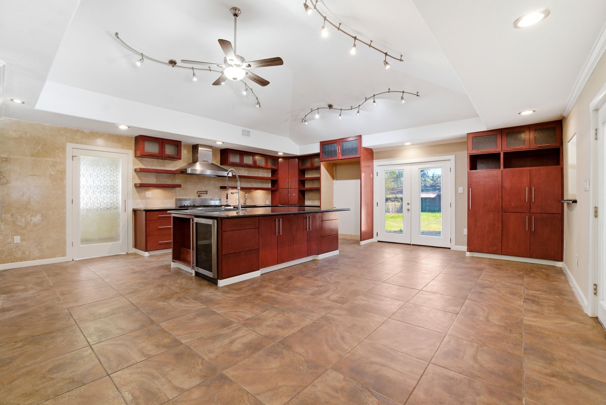 2119 Old Ox Road Spring, TX 77386 - Photo 12 of 31 Large kitchen area with access to the pantry and laundry room.