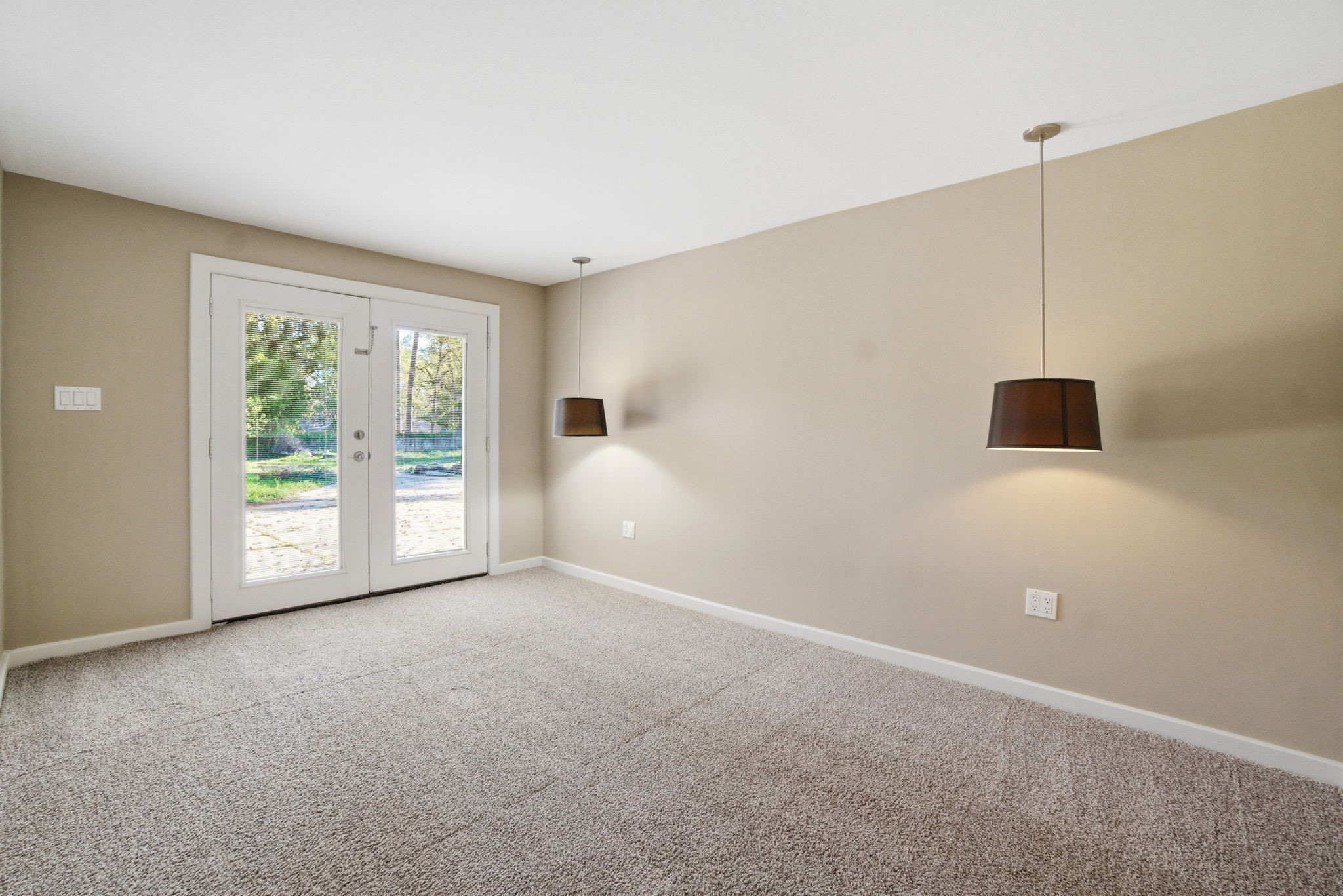 2119 Old Ox Road Spring, TX 77386 - Photo 15 of 31 Large primary bedroom with sitting area