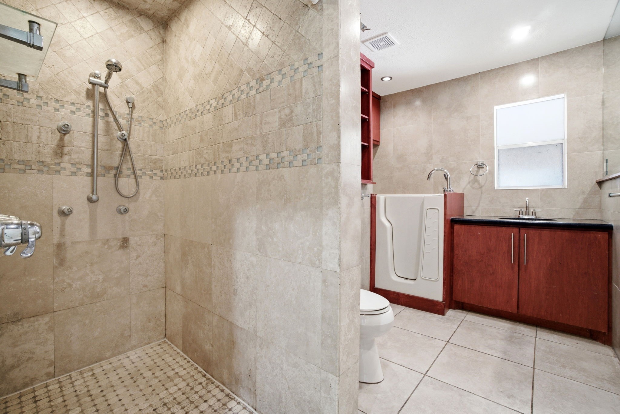 2119 Old Ox Road Spring, TX 77386 - Photo 21 of 31 Secondary bathroom