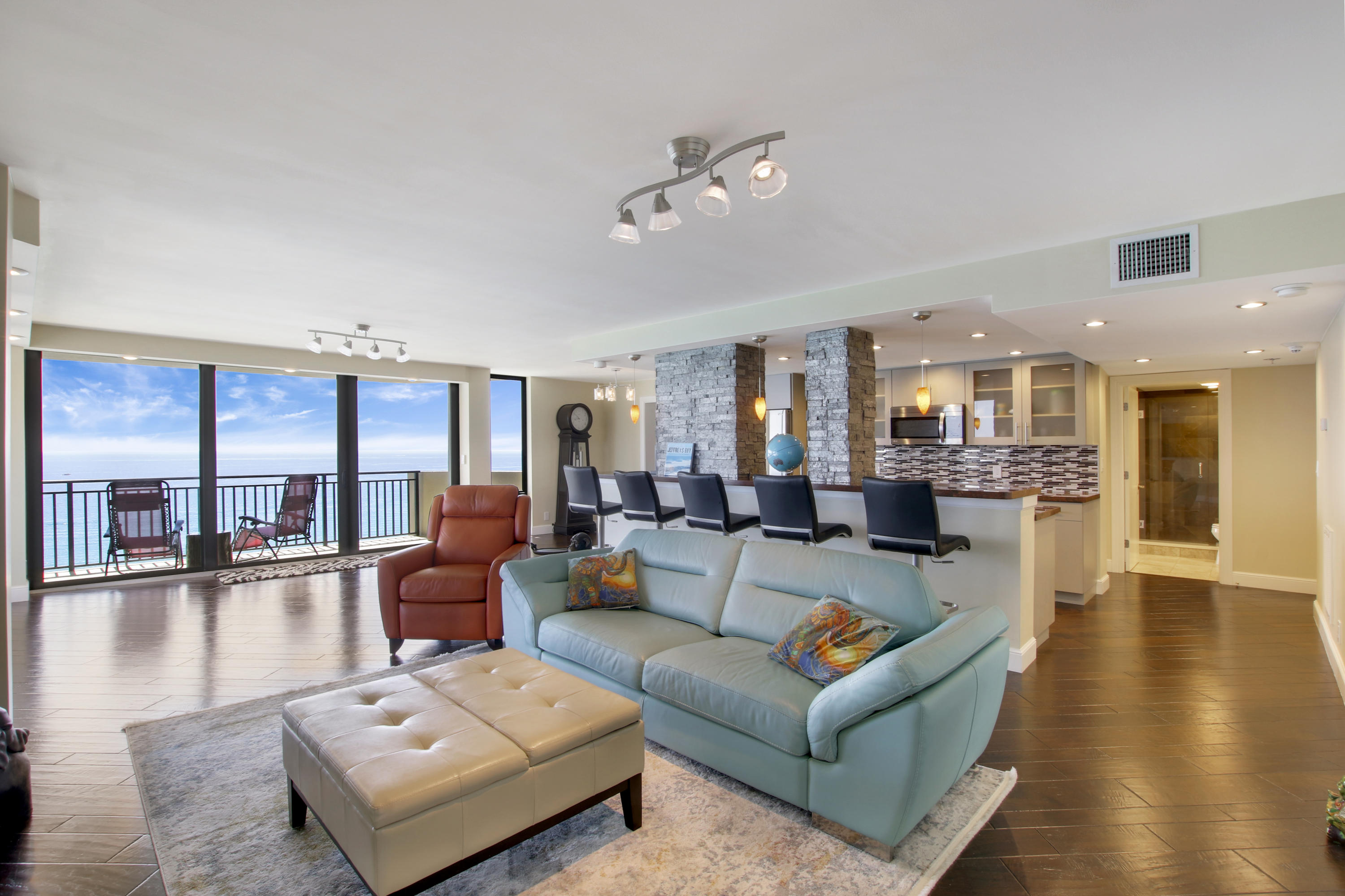 5460 North Ocean Drive, Unit PHA Riviera Beach, FL 33404 - Photo 4 of 47 House-12