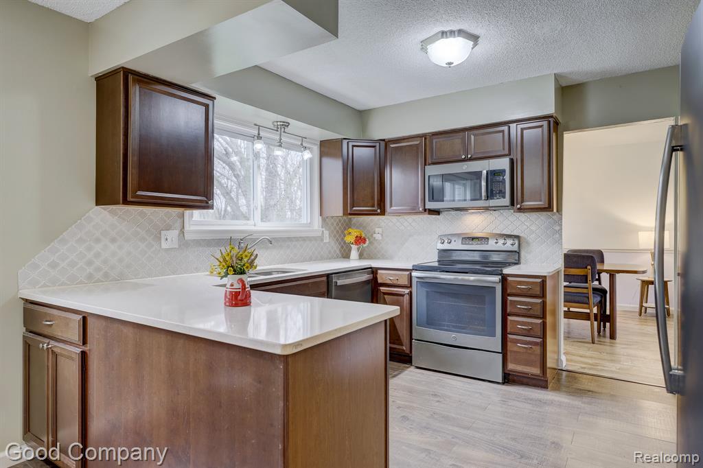42293 Saltz Road Canton, MI 48187 - Photo 15 of 62