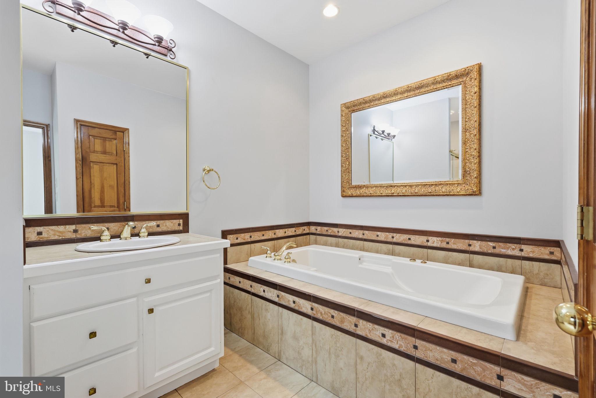 1669 Fennel Road Quakertown, PA 18951 - Photo 38 of 68 Primary bathroom with jetted tub