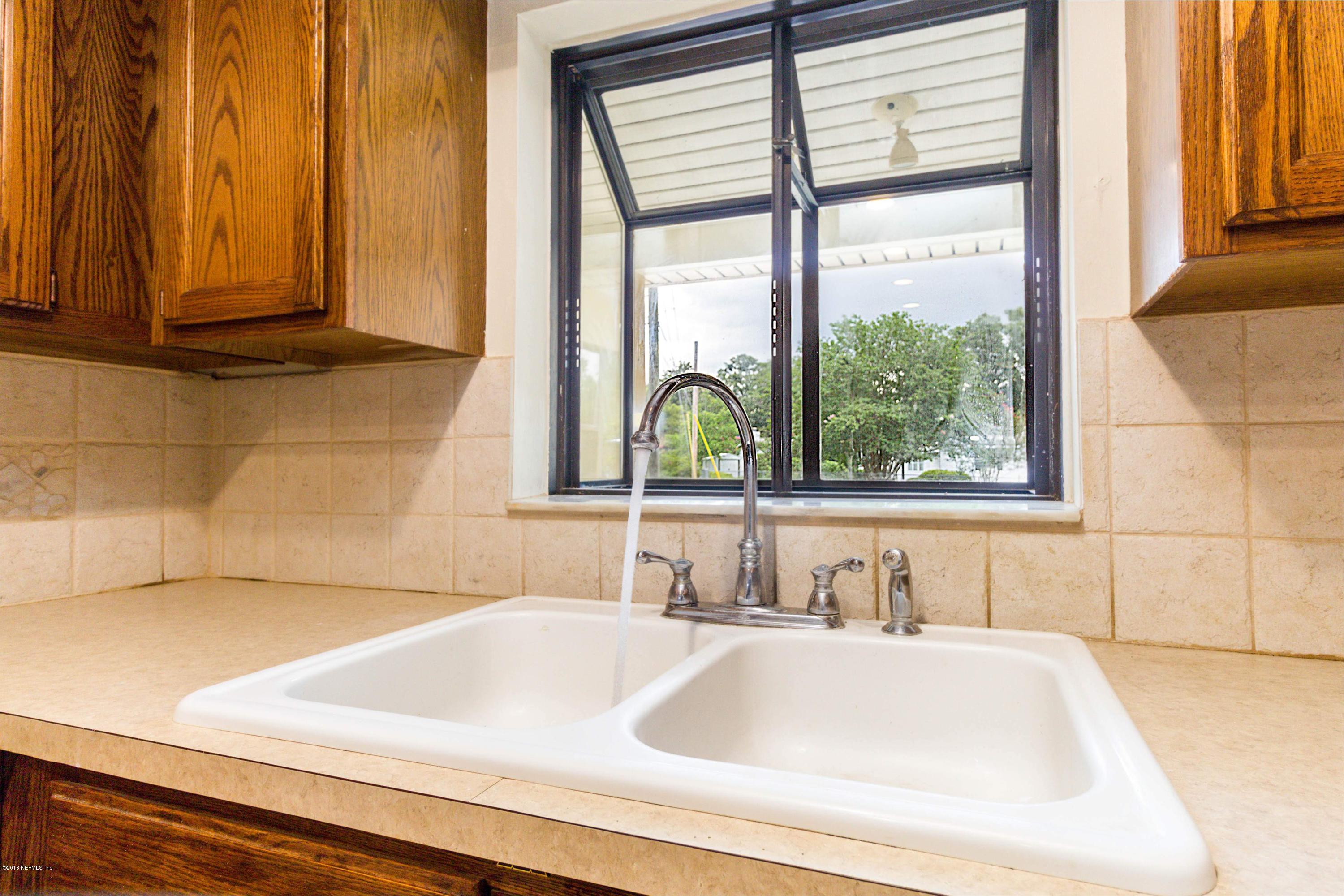 6334 Suwanee Road Jacksonville, FL 32217 - Photo 8 of 17 a bathroom with a bathtub and next to a window