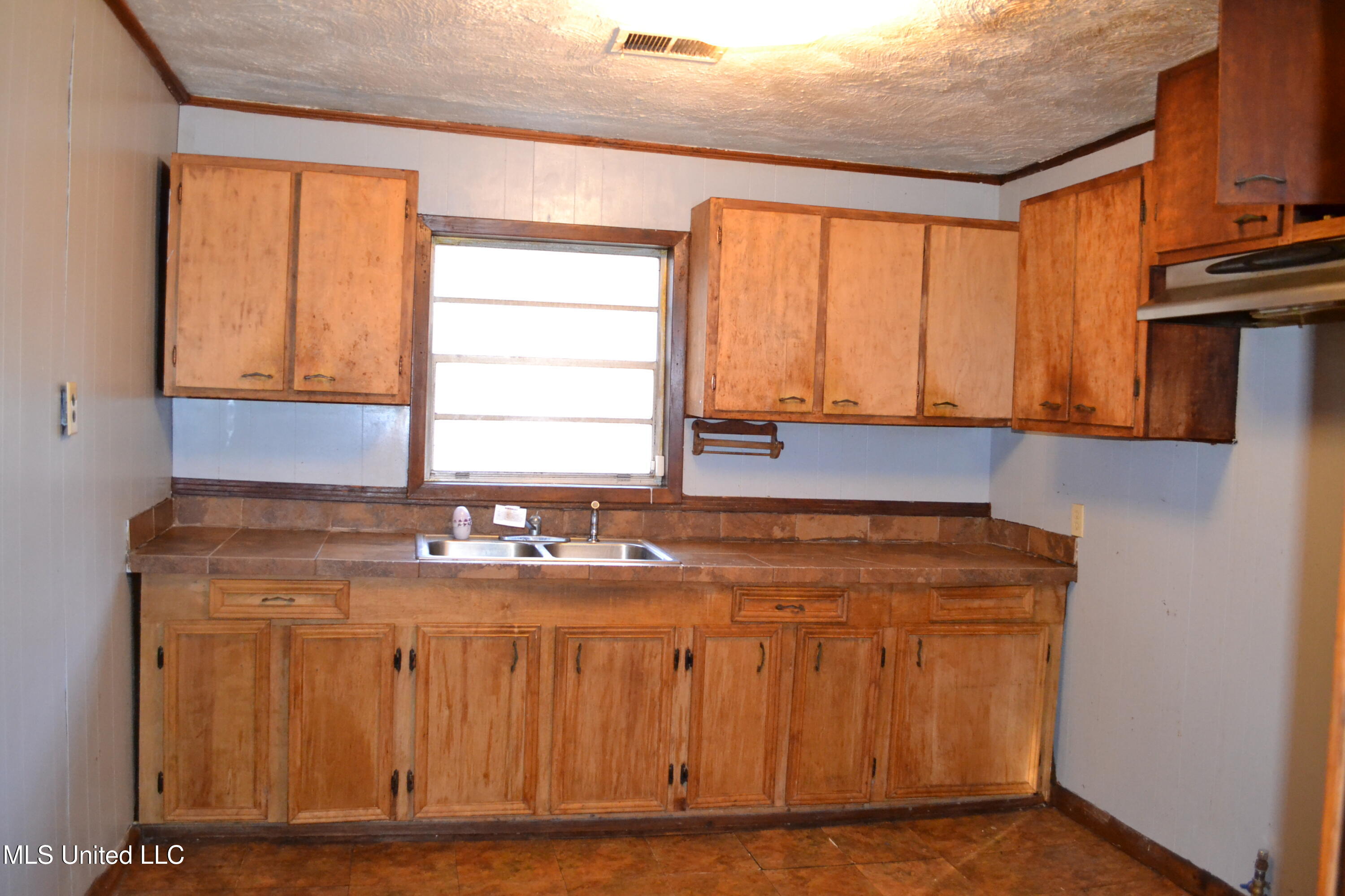 383 Frost Street Canton, MS 39046 - Photo 11 of 26 DSC_4073