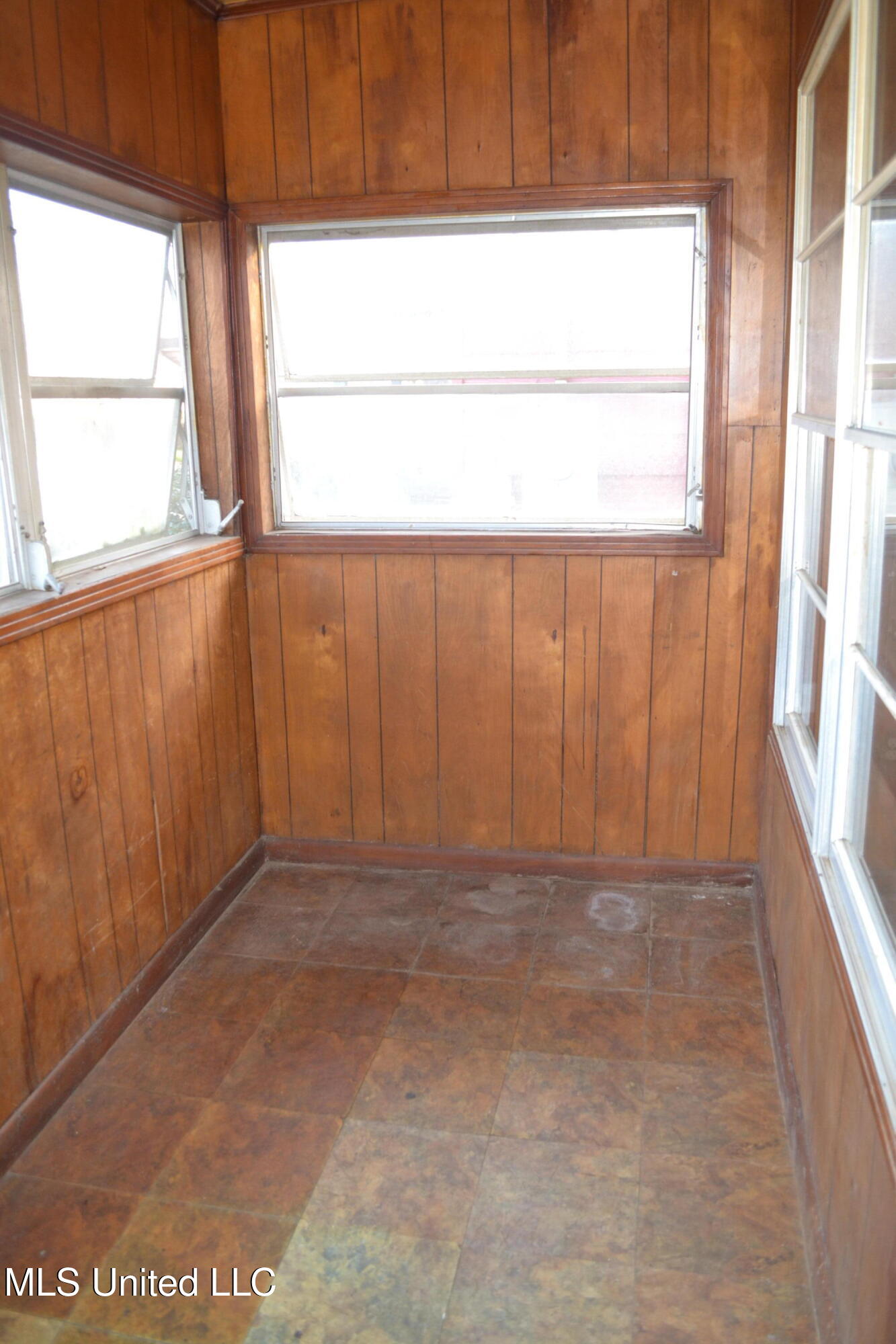 383 Frost Street Canton, MS 39046 - Photo 2 of 26 DSC_4051