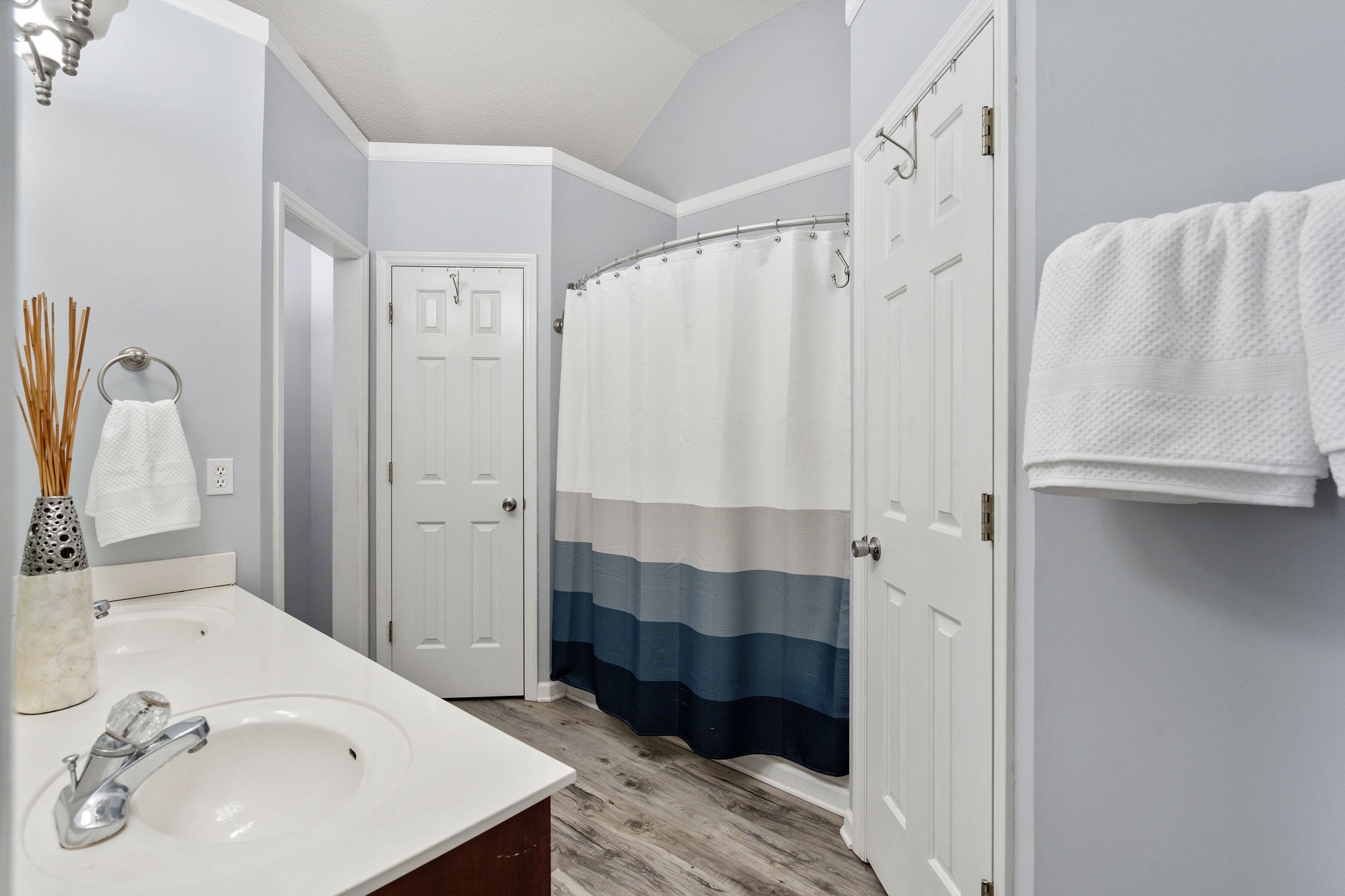 2335 Sawmill Street Murfreesboro, TN 37128 - Photo 20 of 34 a bathroom with a sink and a mirror